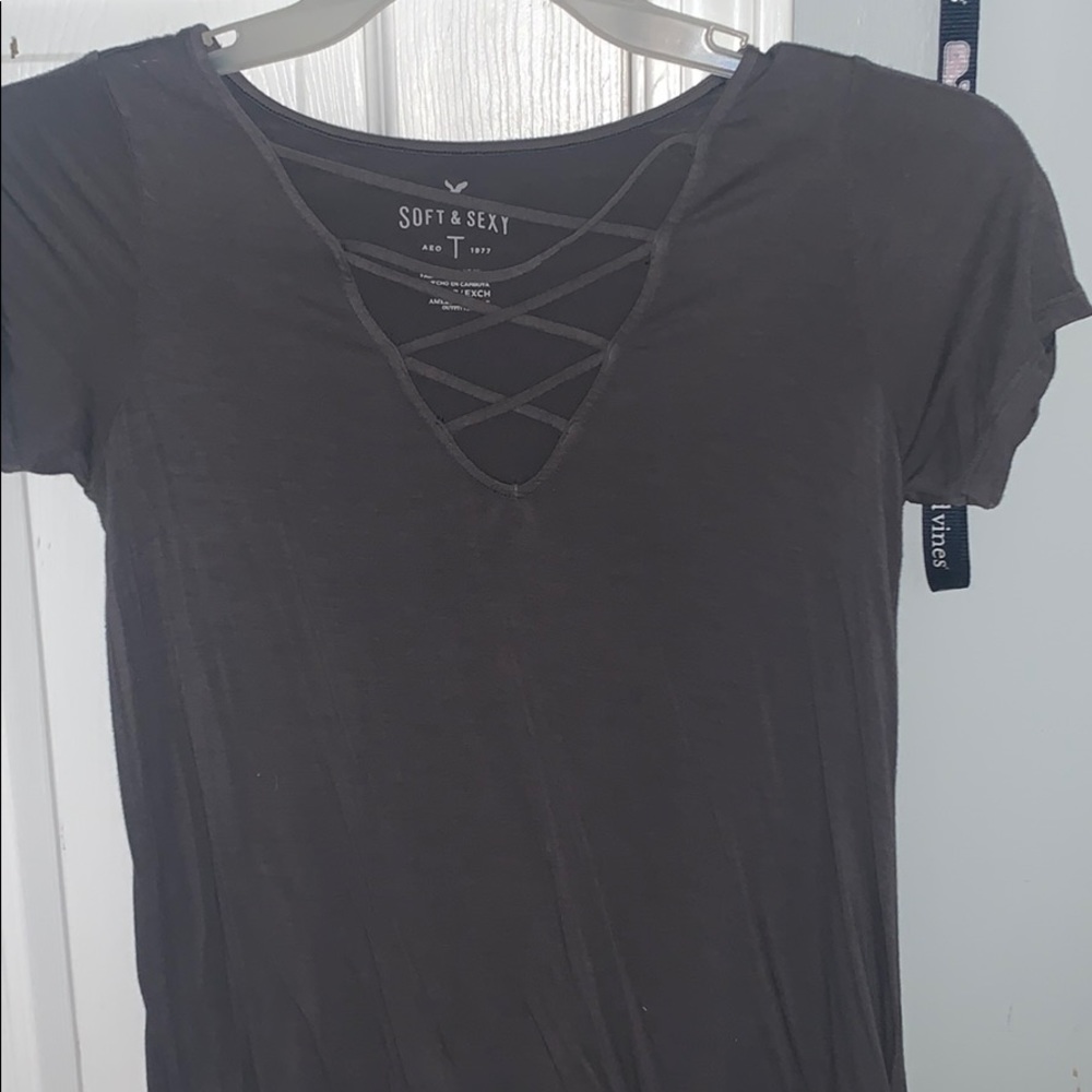 grey tee